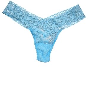 VICTORIA'S SECRET STRETCH LACE THONG
